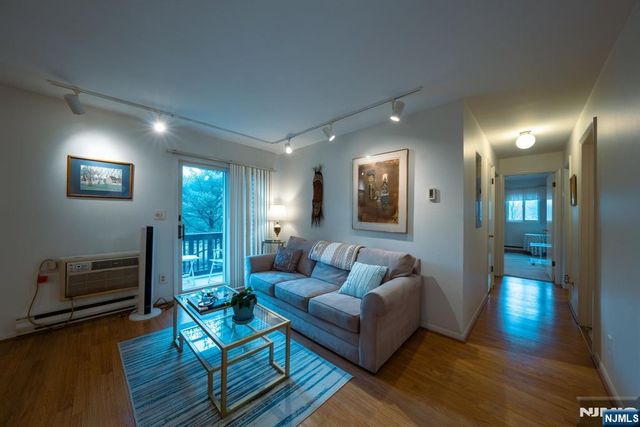 208 Federal Hill Road, Pompton Lakes, NJ 07442