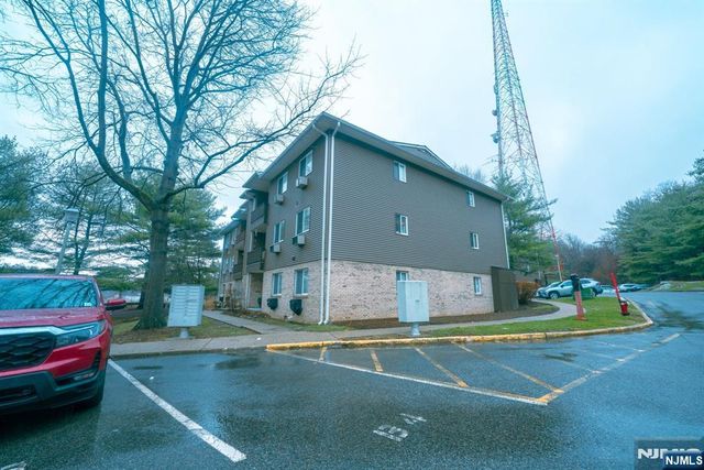 208 Federal Hill Road, Pompton Lakes, NJ 07442
