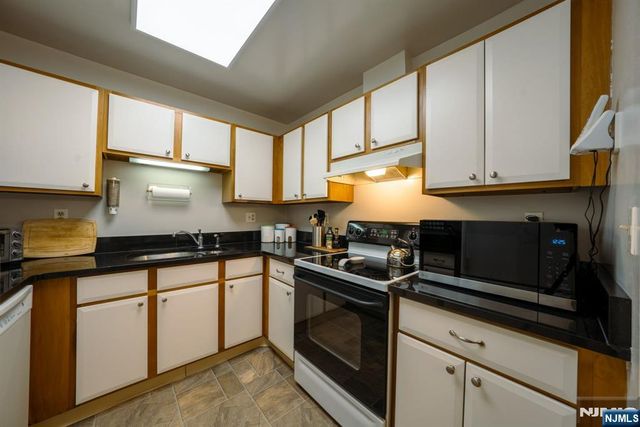 208 Federal Hill Road, Pompton Lakes, NJ 07442