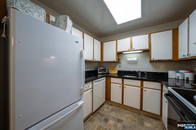 208 Federal Hill Road, Pompton Lakes, NJ 07442
