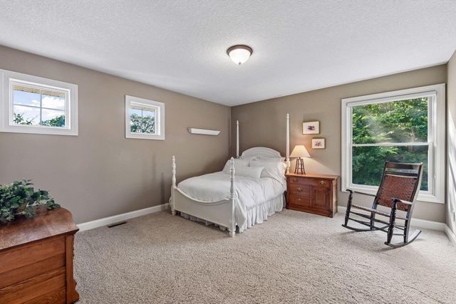 9260 Red Oak Drive, Victoria, MN 55386