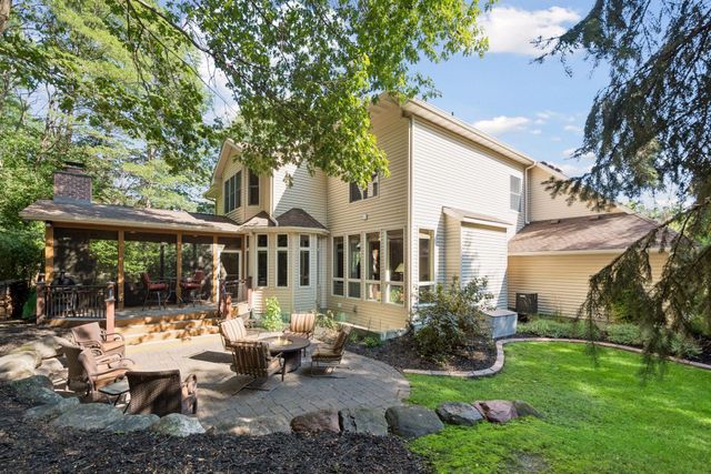 9260 Red Oak Drive, Victoria, MN 55386