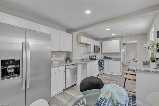 34 Pollux CIR W, Portsmouth, VA 23701