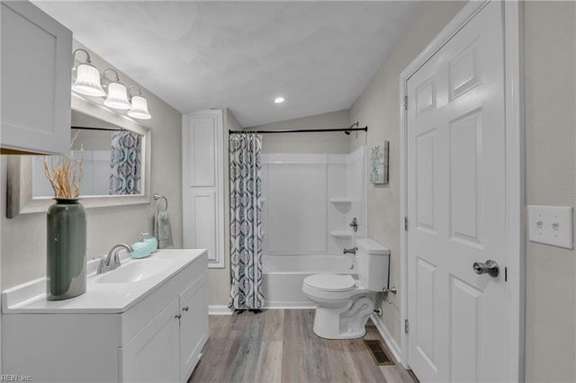 34 Pollux CIR W, Portsmouth, VA 23701