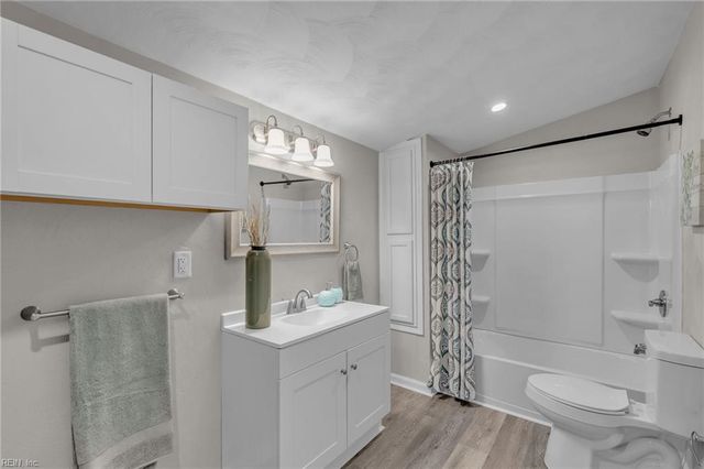 34 Pollux CIR W, Portsmouth, VA 23701