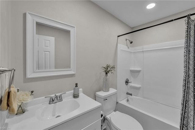 34 Pollux CIR W, Portsmouth, VA 23701