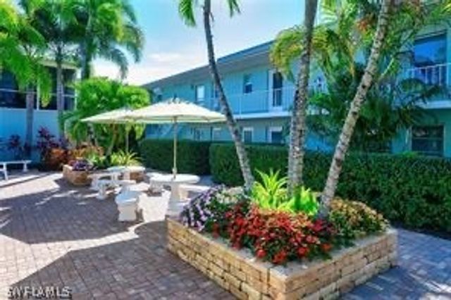 637 12th AVE S 637, Naples, FL 34102