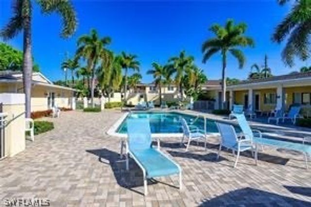 637 12th AVE S 637, Naples, FL 34102