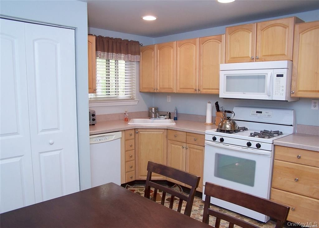 159 Cambridge Drive, Port Jefferson Station, NY 11776 — photo 4