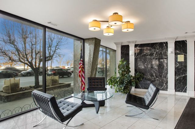 3410 N Lake Shore Drive 11G, Chicago, IL 60657