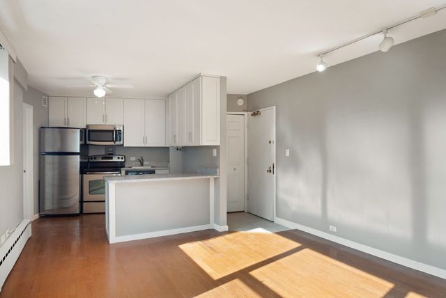 3410 N Lake Shore Drive 11G, Chicago, IL 60657