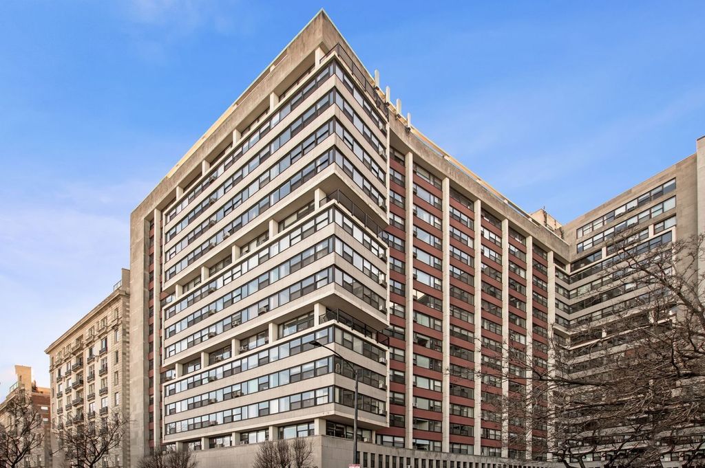 3410 N Lake Shore Drive 11G, Chicago, IL 60657