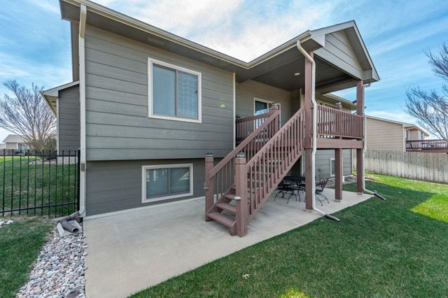 3301 N Emerson St, Derby, KS 67037