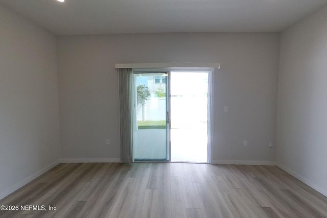 64 BRAZIL NUT Circle, Jacksonville, FL 32218
