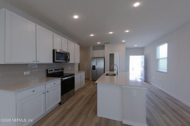 64 BRAZIL NUT Circle, Jacksonville, FL 32218