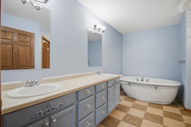 2504 4th Avenue NW, Austin, MN 55912