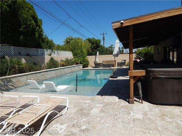 2712 West Oakey Boulevard, Las Vegas, NV 89102