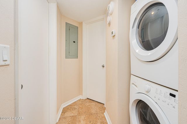 3023 S Atlantic Ave Apt 301, Daytona Beach, FL 32118