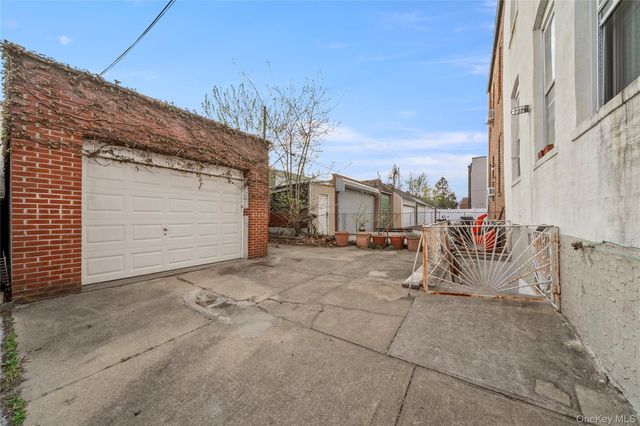 68-40 78th Street, Middle Village, NY 11379