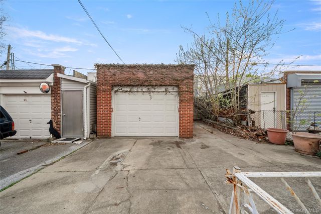 68-40 78th Street, Middle Village, NY 11379