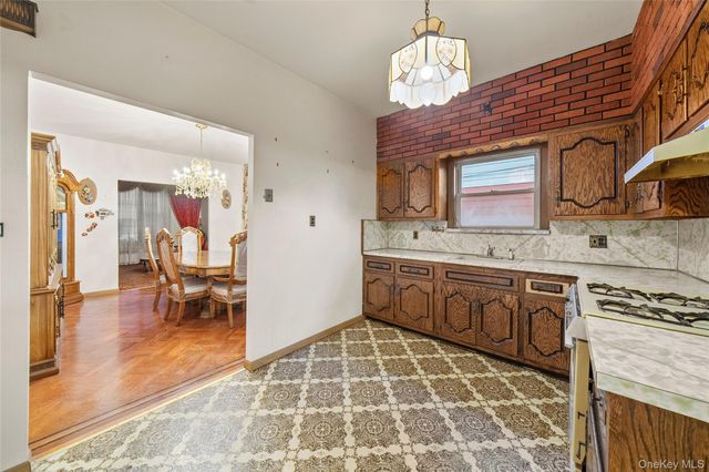 68-40 78th Street, Middle Village, NY 11379