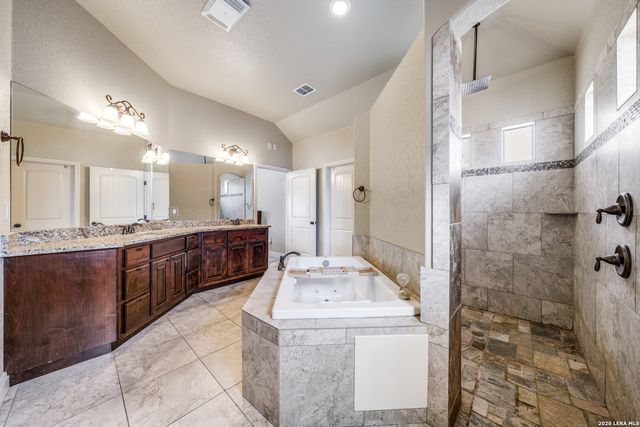 112 S Abrego Crossing, Floresville, TX 78114