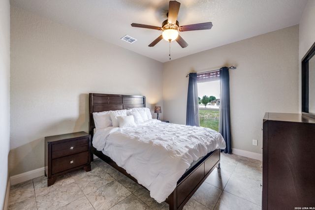 112 S Abrego Crossing, Floresville, TX 78114
