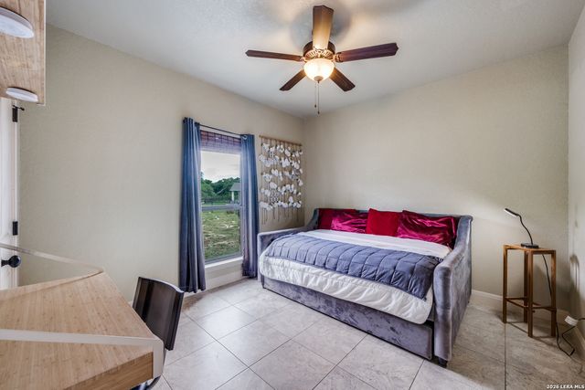 112 S Abrego Crossing, Floresville, TX 78114