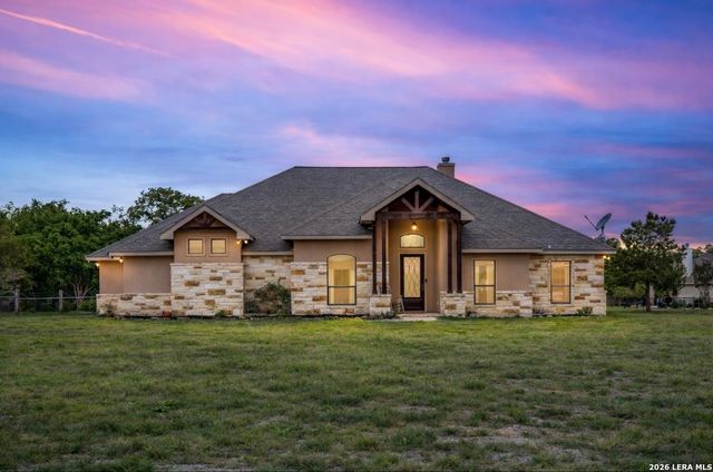 112 S Abrego Crossing, Floresville, TX 78114