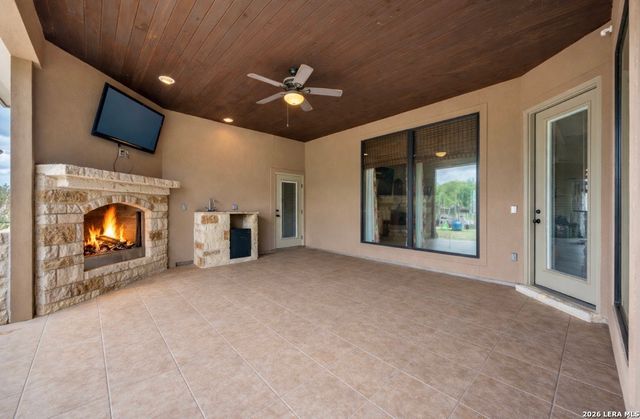 112 S Abrego Crossing, Floresville, TX 78114