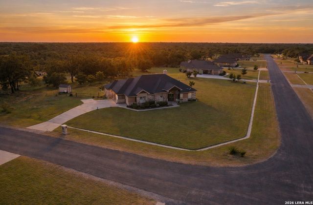 112 S Abrego Crossing, Floresville, TX 78114