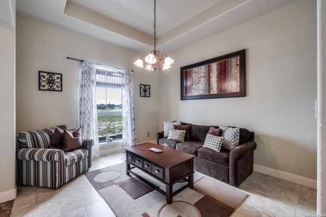 112 S Abrego Crossing, Floresville, TX 78114