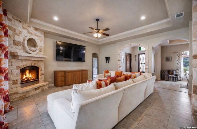 112 S Abrego Crossing, Floresville, TX 78114