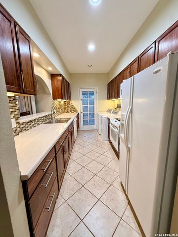 3678 Hidden Dr Apt 2804, San Antonio, TX 78217