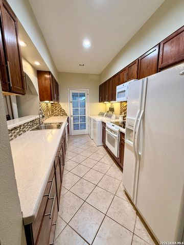 3678 Hidden Dr Apt 2804, San Antonio, TX 78217