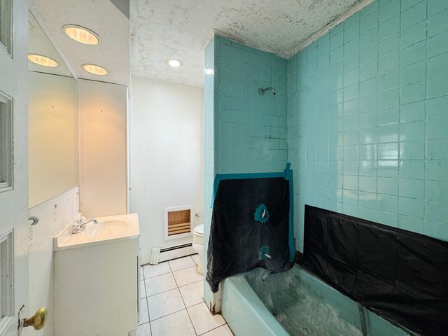 30 First St, Taunton, MA 02780