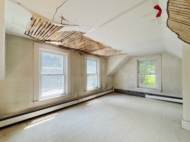 30 First St, Taunton, MA 02780