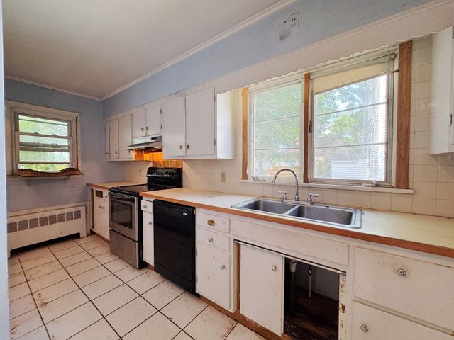 30 First St, Taunton, MA 02780