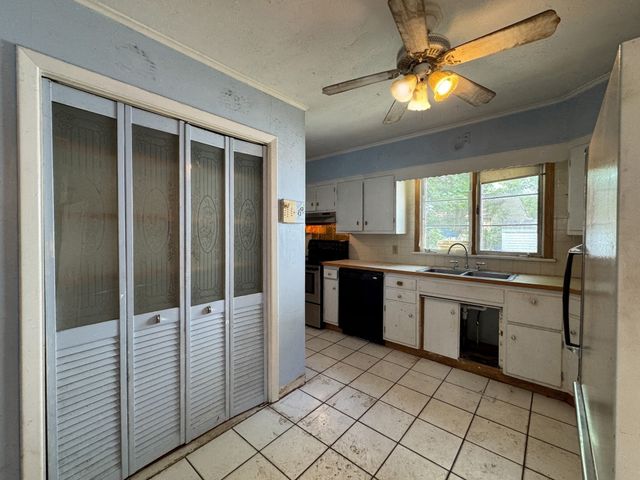 30 First St, Taunton, MA 02780