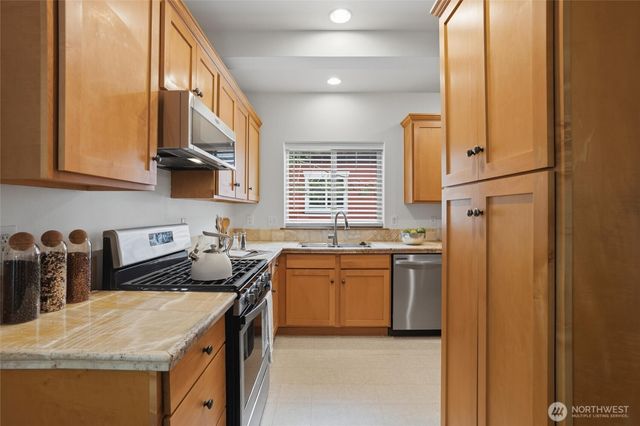 6604 198th Place SW, Lynnwood, WA 98036