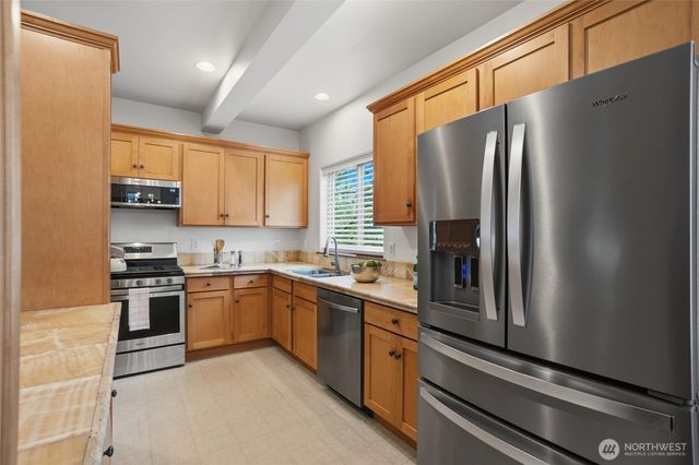 6604 198th Place SW, Lynnwood, WA 98036