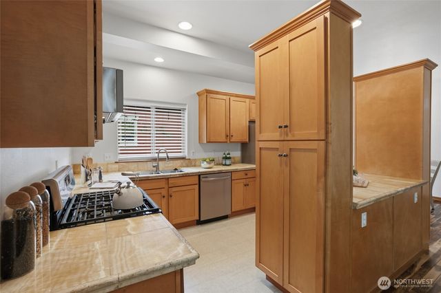 6604 198th Place SW, Lynnwood, WA 98036