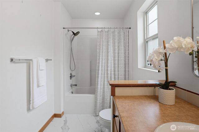 6604 198th Place SW, Lynnwood, WA 98036