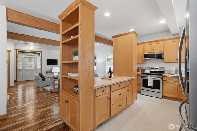 6604 198th Place SW, Lynnwood, WA 98036