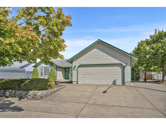 2362 LOCH Dr, Springfield, OR 97477