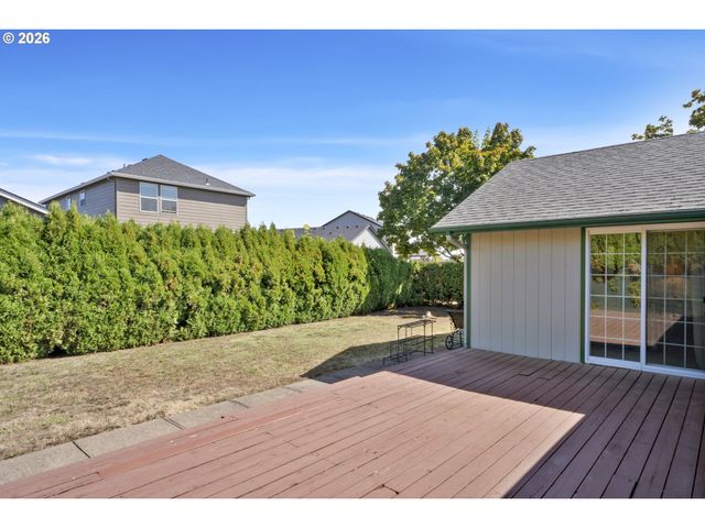 2362 LOCH Dr, Springfield, OR 97477