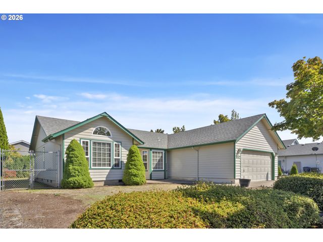 2362 LOCH Dr, Springfield, OR 97477