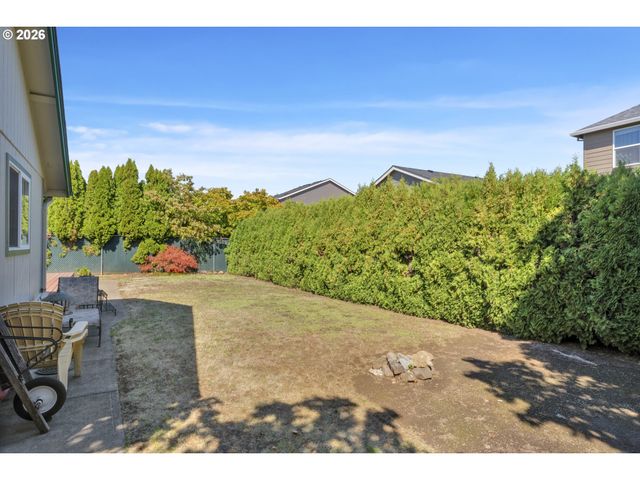 2362 LOCH Dr, Springfield, OR 97477