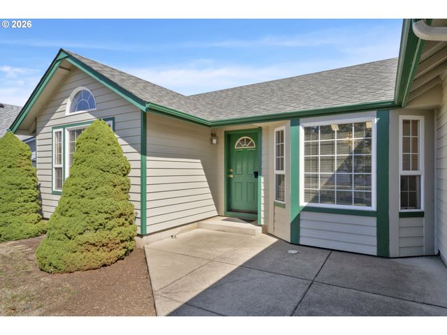 2362 LOCH Dr, Springfield, OR 97477