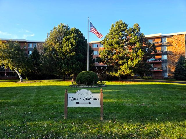 16 E Old Willow Road 304S, Prospect Heights, IL 60070